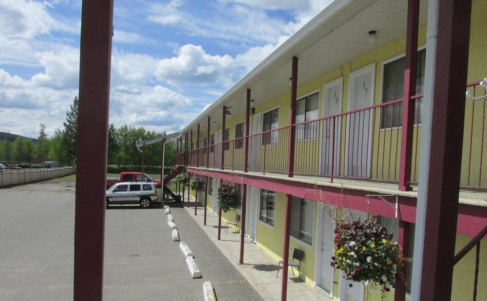 Westwood Motel 100 Mile House Exterior photo
