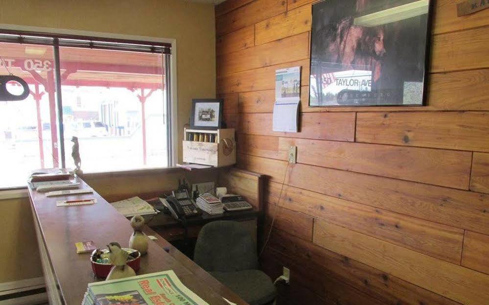 Westwood Motel 100 Mile House Exterior photo