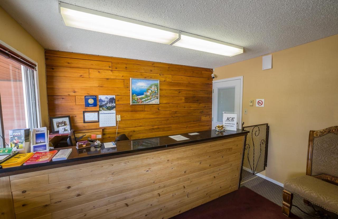 Westwood Motel 100 Mile House Exterior photo